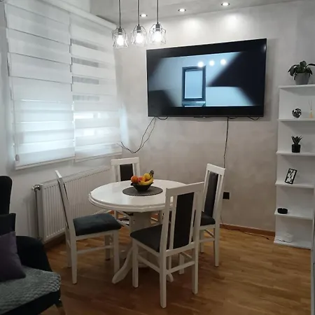 City011 Private Garage Free *