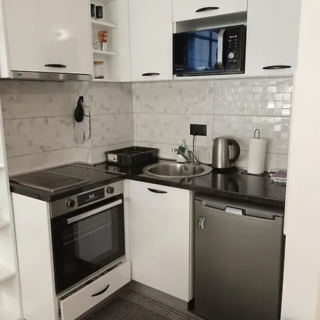 City011 Private Garage Free *